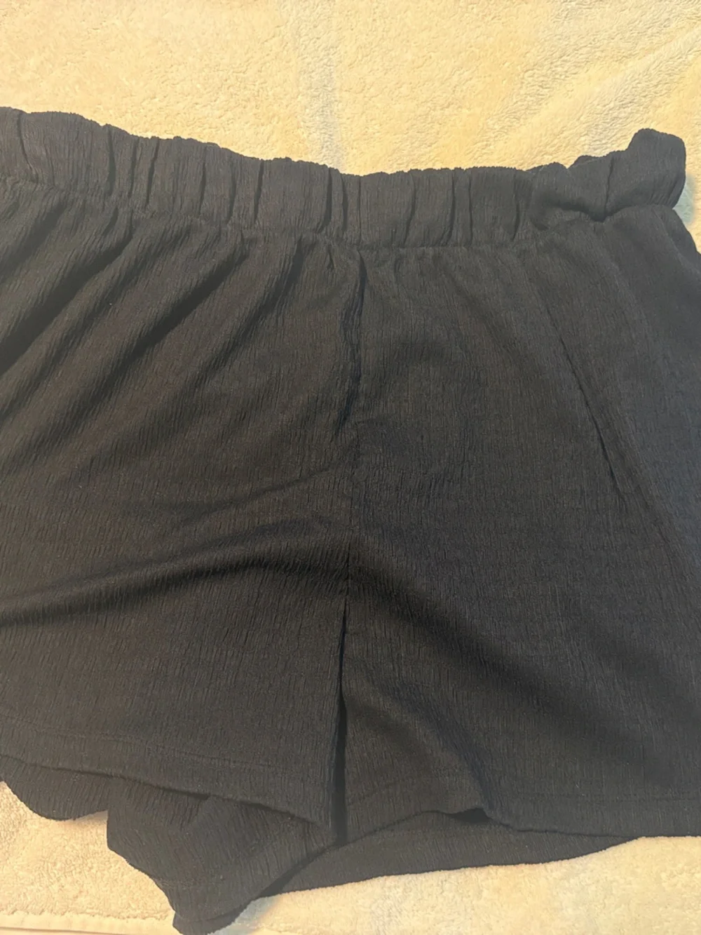 H & M women’s Black Elastic Waist Shorts XL